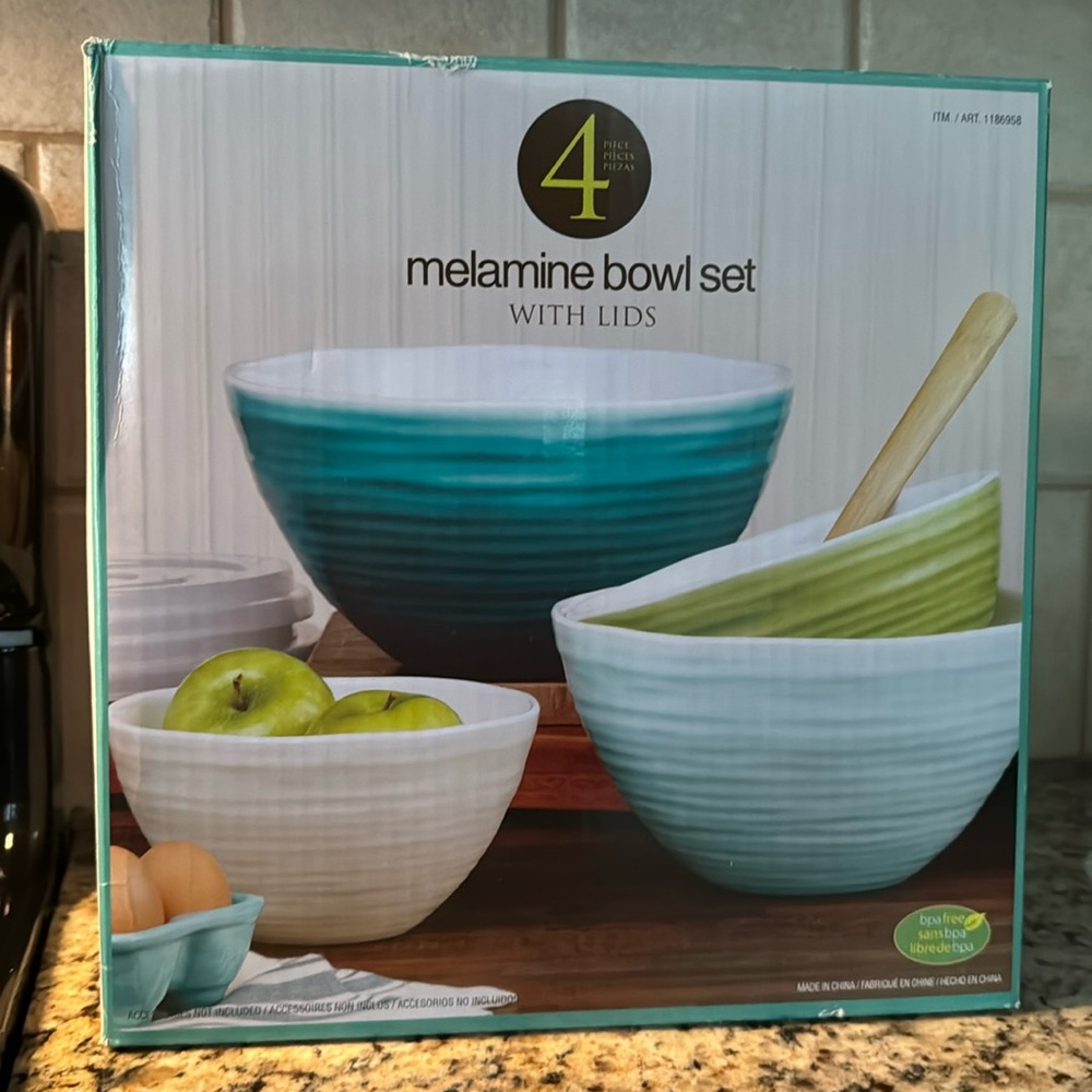 Melamine bowl set with lids